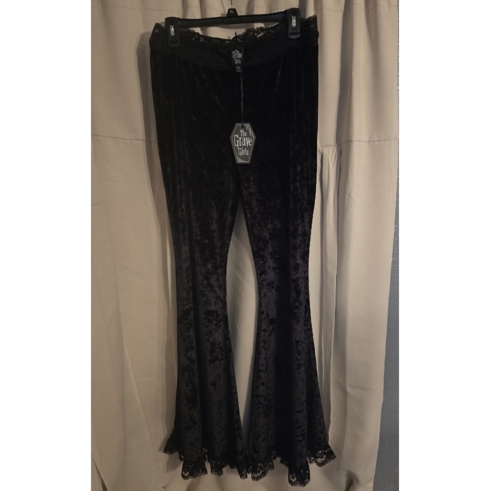 Traditional Alchemy Flared Leggings - Black